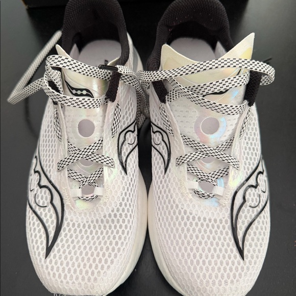 Saucony Shoes - Carbon plate running shoes, only worn for 2 miles!